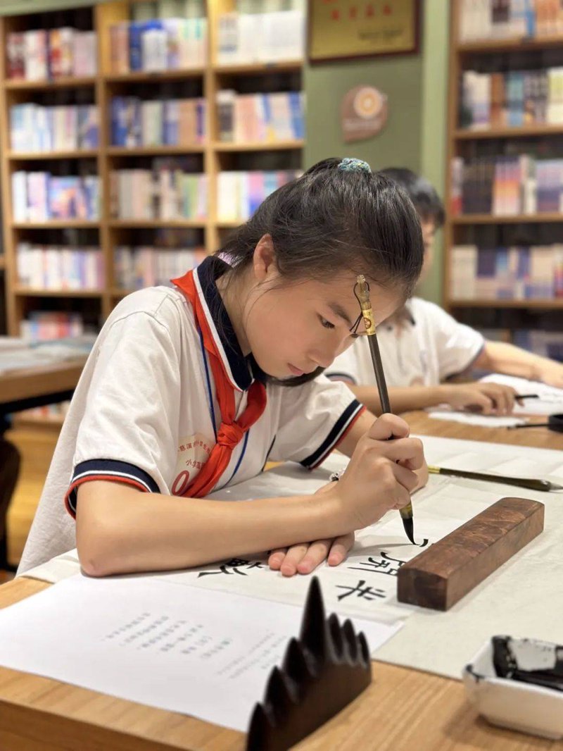 走进百色书法艺术世界：选择书法家协会的意义与步骤